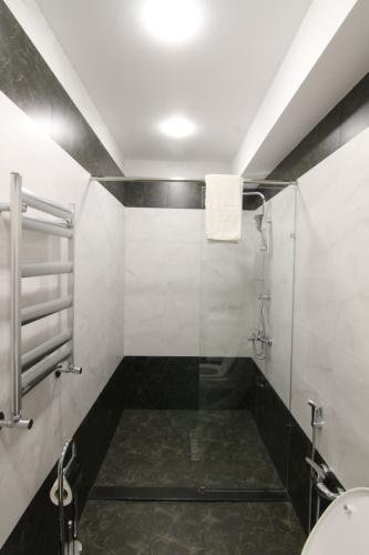 photo_5219993829132853788_y